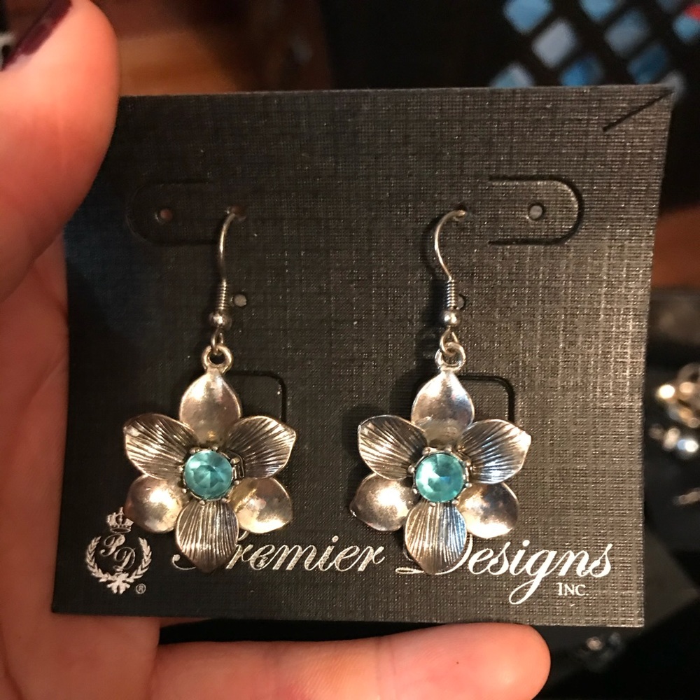 Premier Designs Flower Earrings